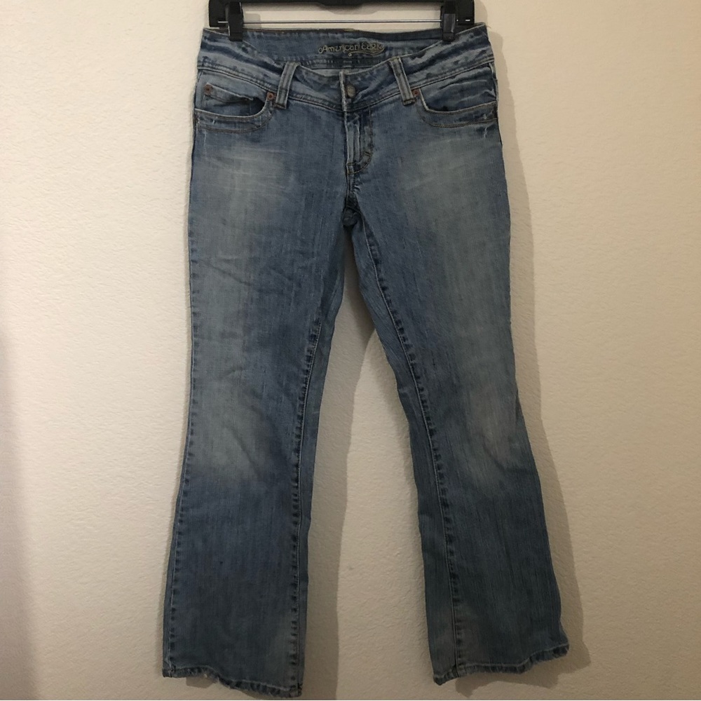 AMERICAN EAGLE Womens 6 Short Jeans Light Wash Low Rise Flare - Picture 2 of 14